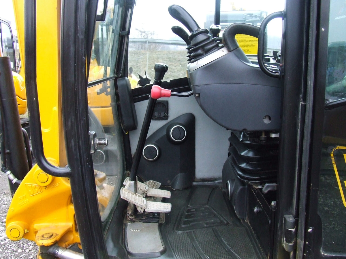 Miniexcavadora usada JCB 8055 RTS (2008) – 5,3T – Motor Isuzu 34,1 kW – Alcance 6 m