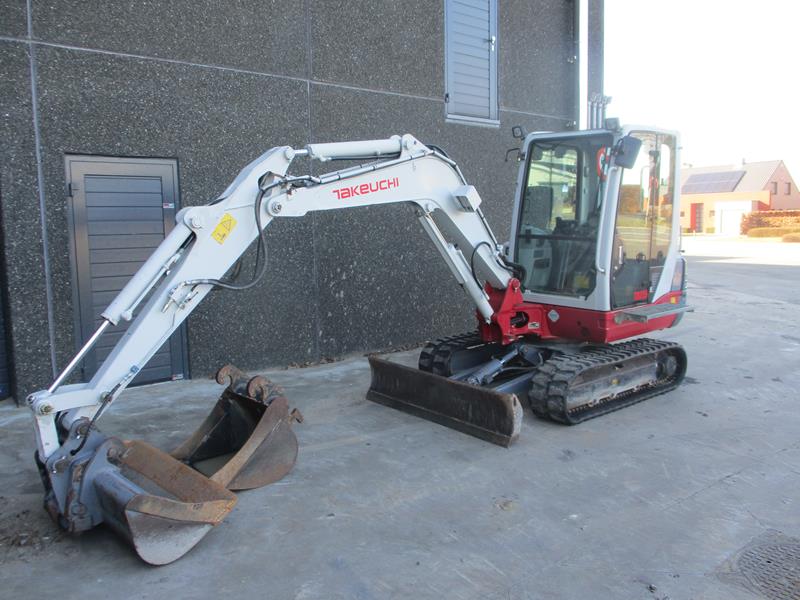 Miniexcavadora usada Takeuchi TB235 (2008) – 3,5T – Motor Yanmar 21,3 kw