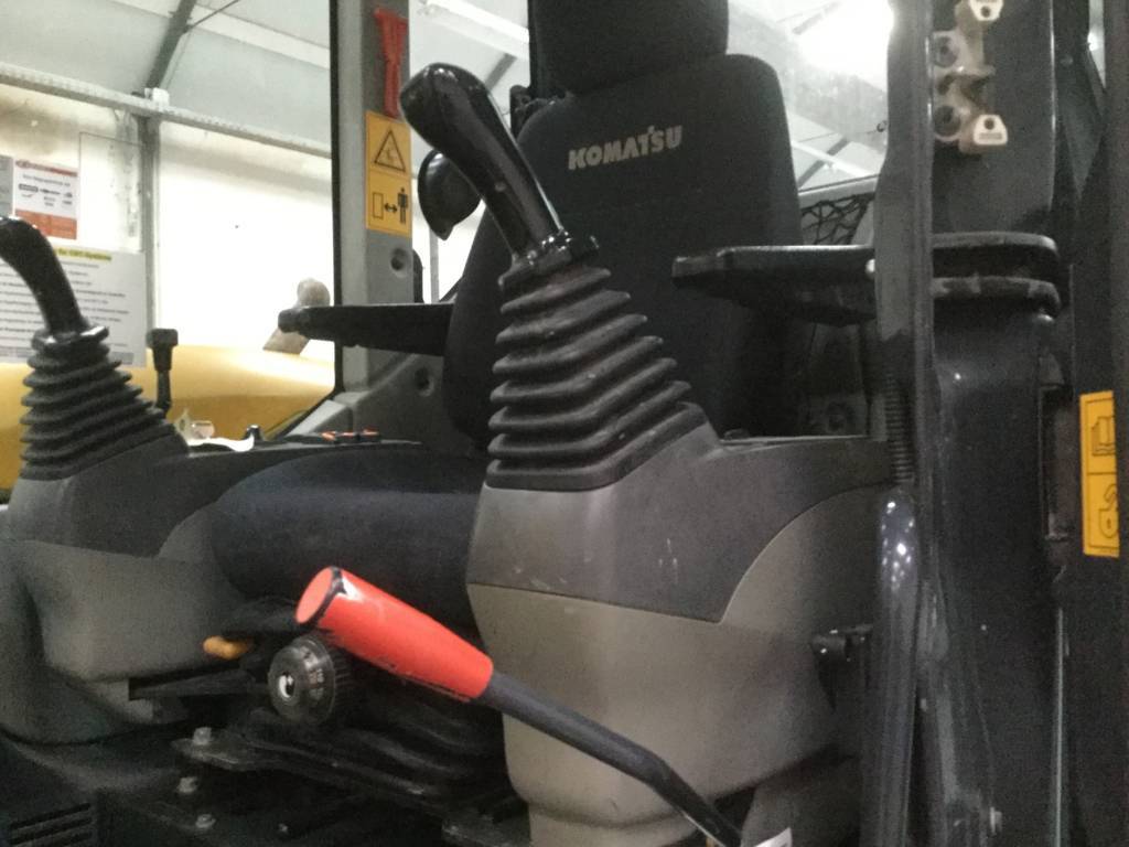 Miniexcavadora Komatsu PC80MR-3 (2010) – 7,6T – ocasión