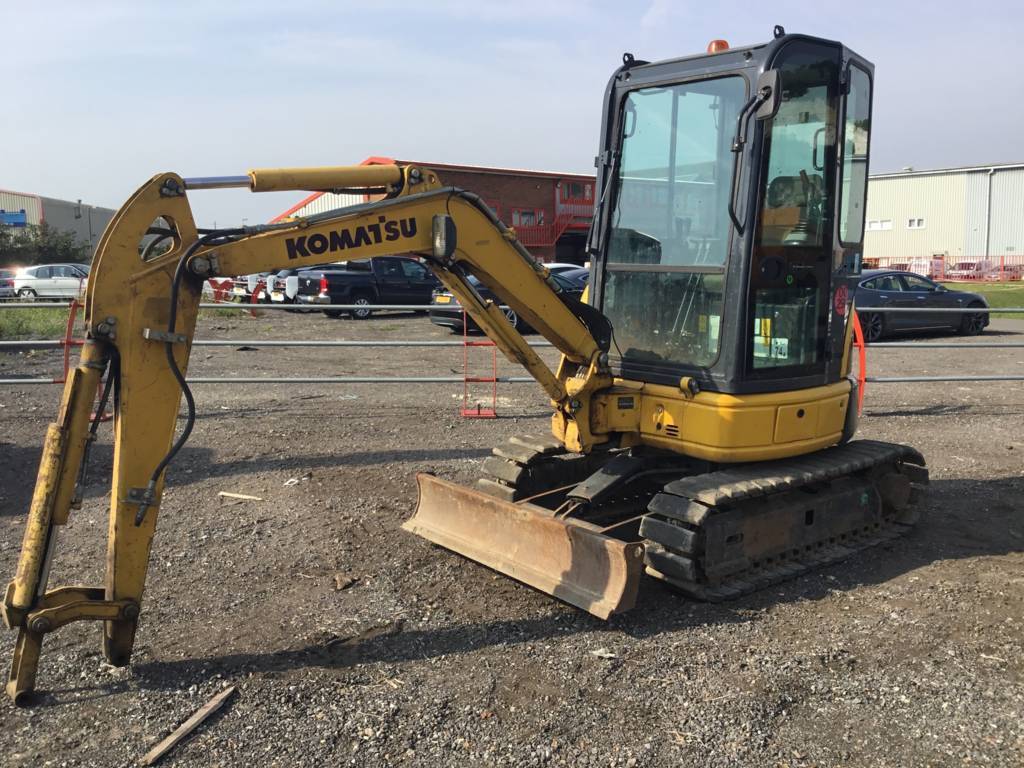 Miniexcavadora usada Komatsu PC26MR-3 (2012) – 2,8T – Motor 15,7 kW