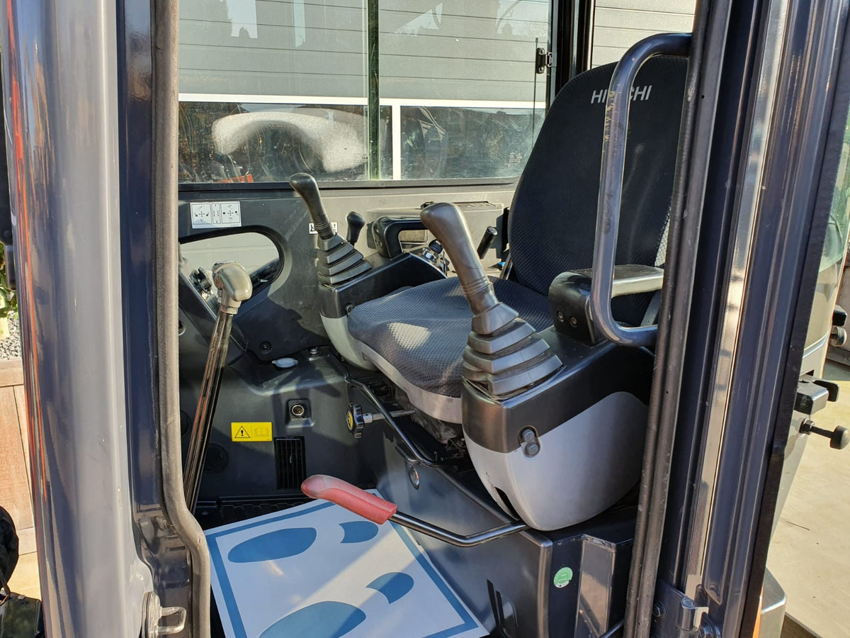 Miniexcavadora Hitachi ZX22U-2 CLR (2014) – 2,53T – ocasión
