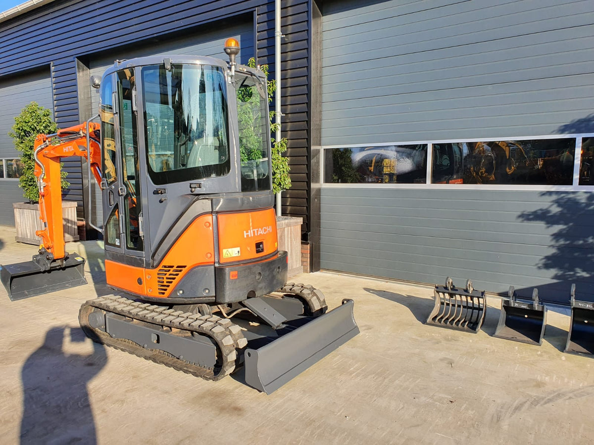 Miniexcavadora Hitachi ZX22U-2 CLR (2014) – 2,53T – ocasión