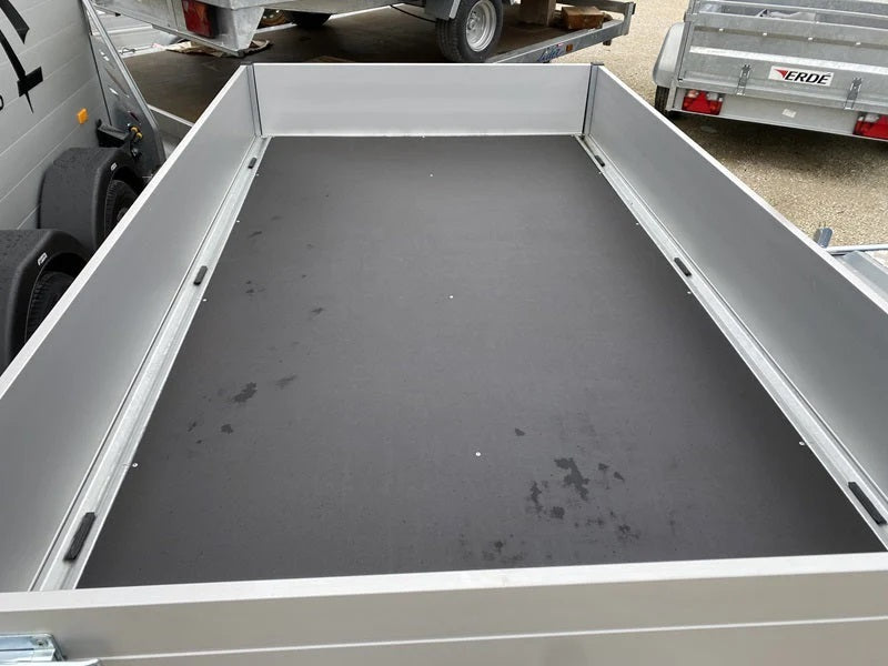 Remolque plataforma Saris, 256 × 150 cm, 1.500 kg MMA