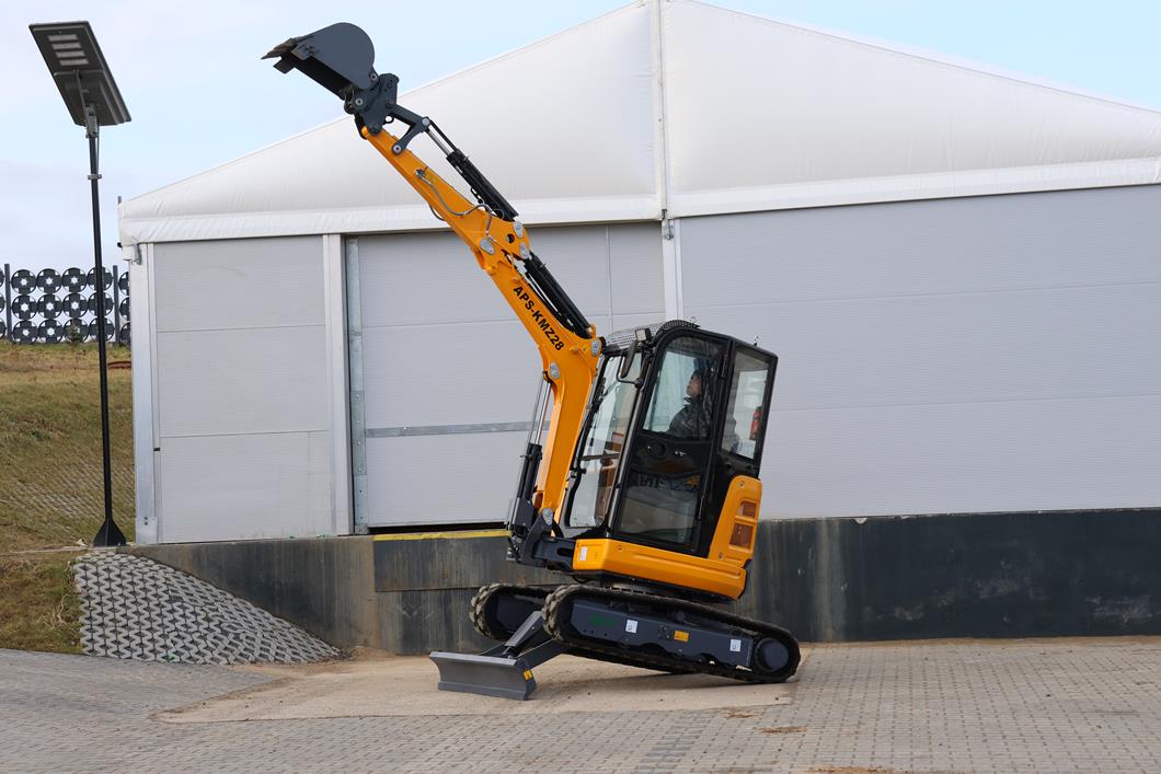 APS KMZ 28 miniexcavadora usada 2,8 toneladas brazo de torsión