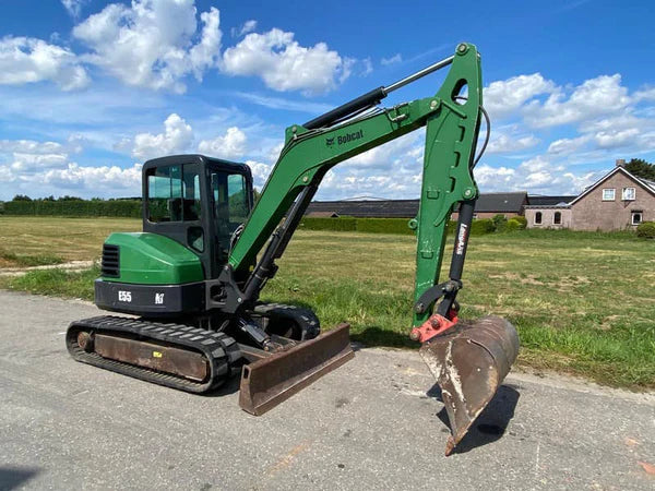Miniexcavadora BOBCAT E55 de ocasión – 5,7T (2012) Revisada con 3 cucharas