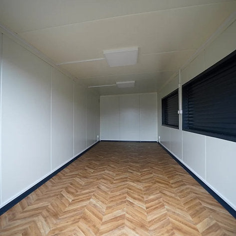 Bar Contenedor 6 × 3 m “Helsinki” – Aislado PIR, Diseño Madera y Listo para Servir