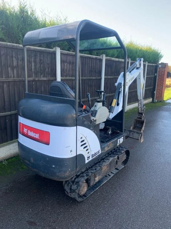 Miniexcavadora Bobcat E16 de ocasión 1,6 t 2014 chasis extensible