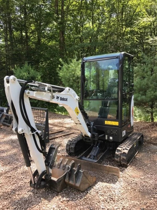 Miniexcavadora Bobcat E20 de ocasión 1,8 t 2015 cabina acristalada 2 128 h