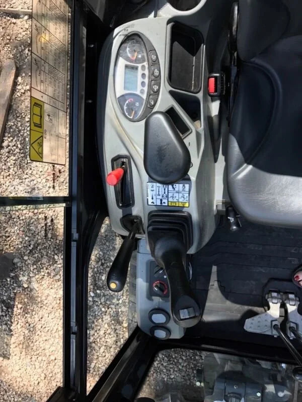 Miniexcavadora Bobcat E20 de ocasión 1,8 t 2015 cabina acristalada 2 128 h