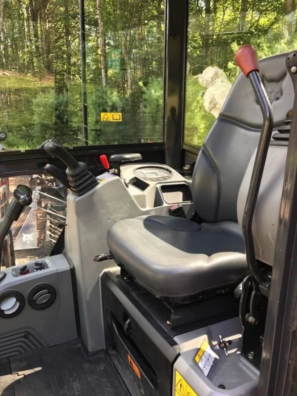 Miniexcavadora Bobcat E20 de ocasión 1,8 t 2015 cabina acristalada 2 128 h