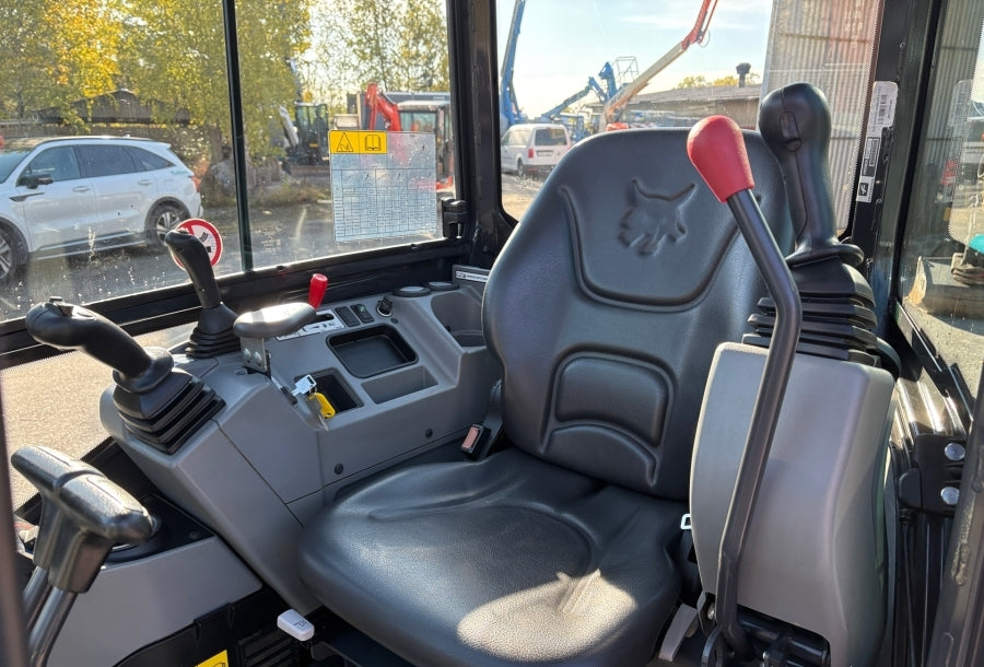 Miniexcavadora Bobcat E26 2023 – 980 horas – Usada