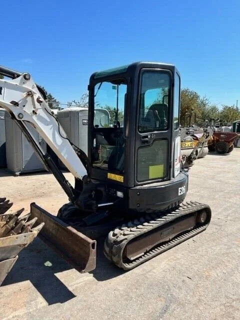 Miniexcavadora Bobcat E26 de ocasión 2,7 t 2018 cabina con aire acondicionado 2 703 h
