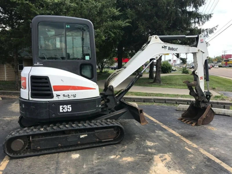 Miniexcavadora Bobcat E35 de ocasión 3,5 t 2011 cabina cerrada 2 093 h