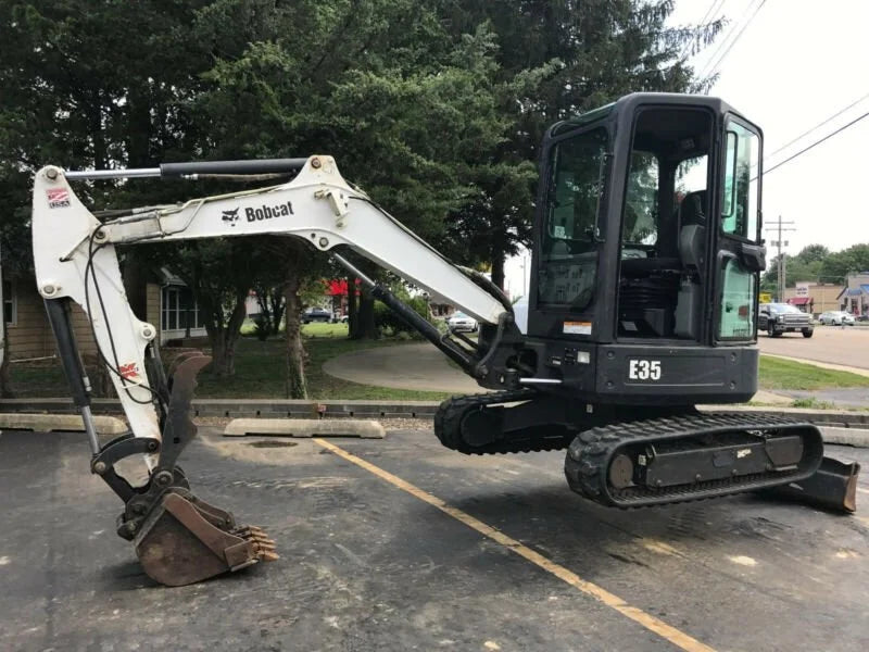 Miniexcavadora Bobcat E35 de ocasión 3,5 t 2011 cabina cerrada 2 093 h