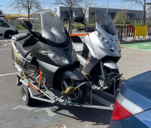 Remolque para moto con rueda de repuesto Remolque diseñado para transportar