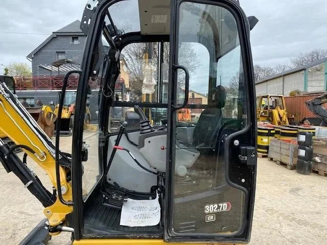 Miniexcavadora Caterpillar 302.7D de ocasión 2,67 t 2013 BRH remolque