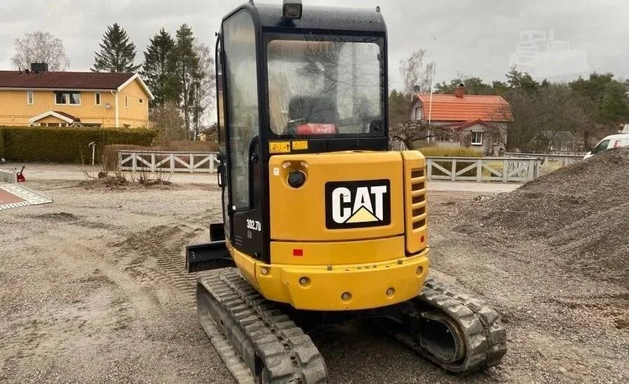 Miniexcavadora Caterpillar 302.7D de ocasión 2,67 t 2013 BRH remolque