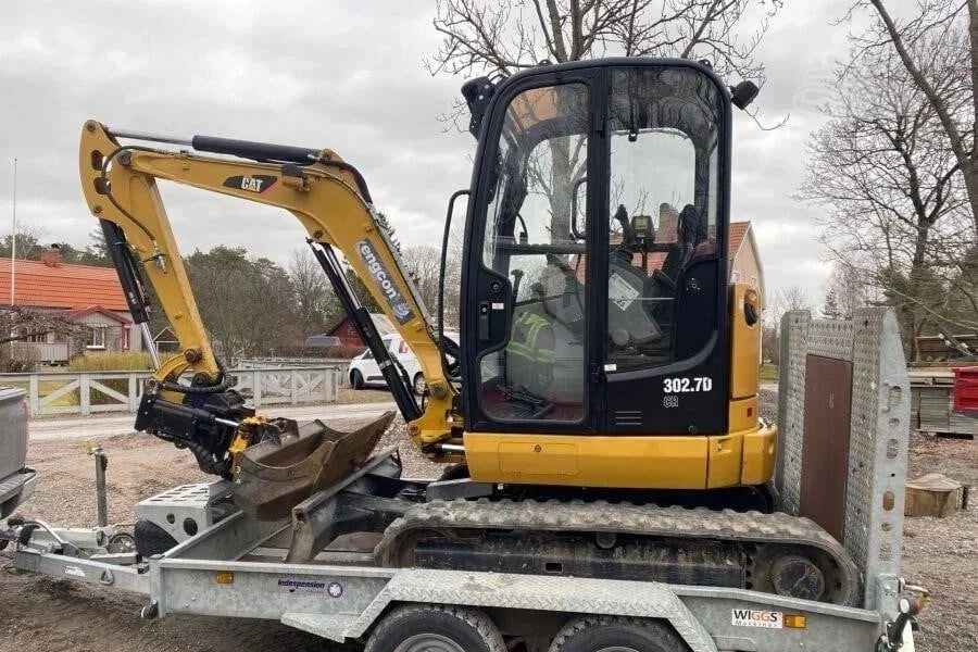 Miniexcavadora Caterpillar 302.7D de ocasión 2,67 t 2013 BRH remolque