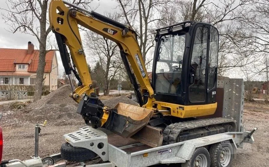 Miniexcavadora Caterpillar 302.7D de ocasión 2,67 t 2013 BRH remolque