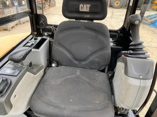 Miniexcavadora Caterpillar 302.7D de ocasión 2,67 t 2013 BRH remolque