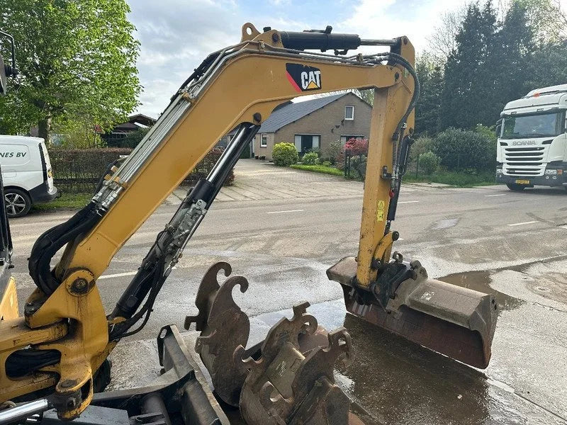 Miniexcavadora de ocasión Caterpillar 303.5E CR 3,58 t 2013 5 555 h
