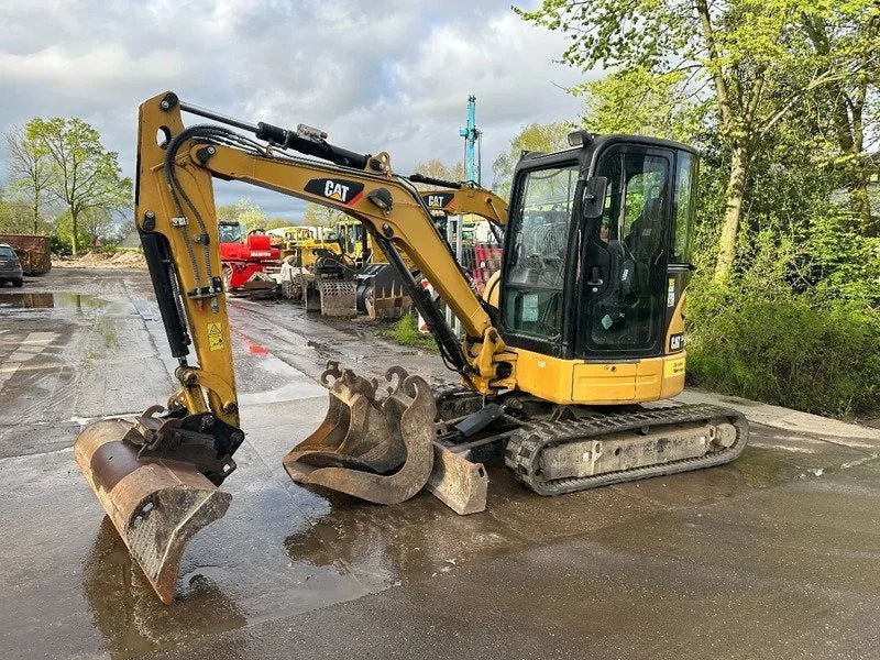 Miniexcavadora de ocasión Caterpillar 303.5E CR 3,58 t 2013 5 555 h