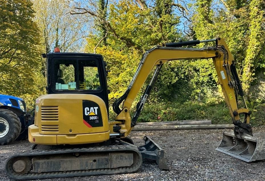 Miniexcavadora Caterpillar 305 E CR de ocasión 5 t 2018 3 502 h cabina