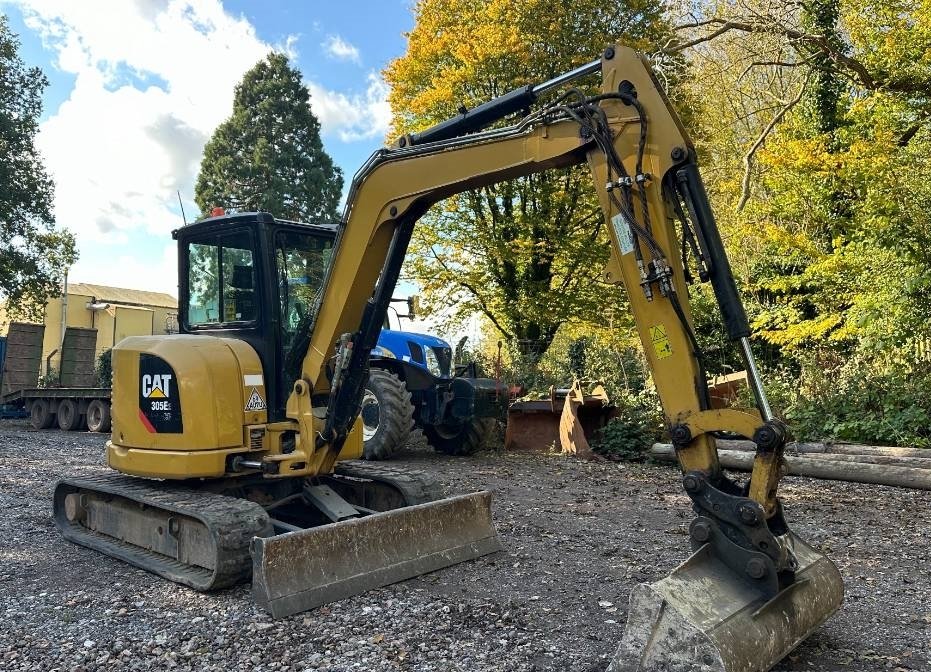 Miniexcavadora Caterpillar 305 E CR de ocasión 5 t 2018 3 502 h cabina