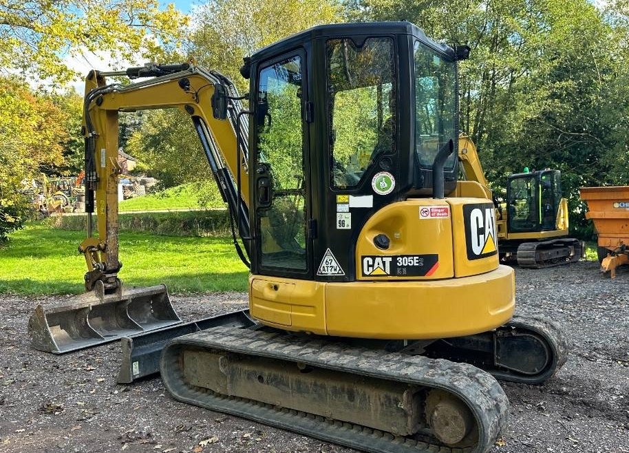 Miniexcavadora Caterpillar 305 E CR de ocasión 5 t 2018 3 502 h cabina