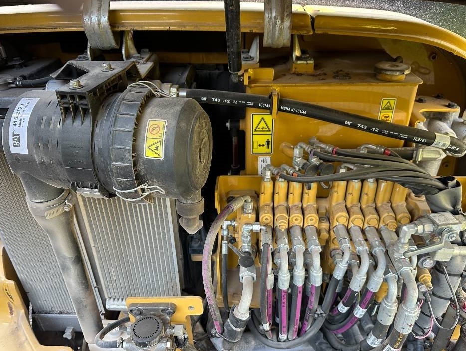Miniexcavadora Caterpillar 305 E CR de ocasión 5 t 2018 3 502 h cabina