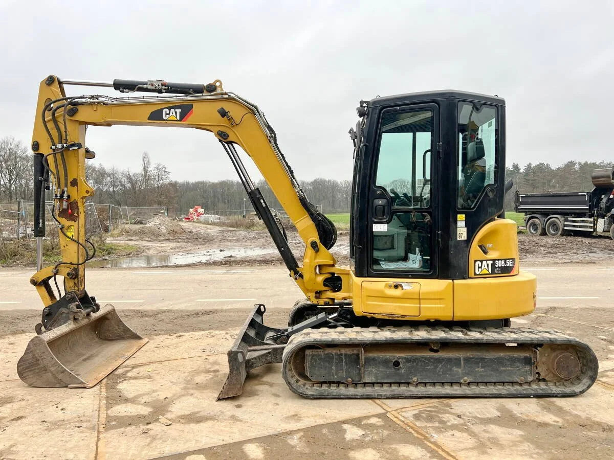 Miniexcavadora Caterpillar 305.5E2 CR de ocasión 5,2 t 2018 3 692 h
