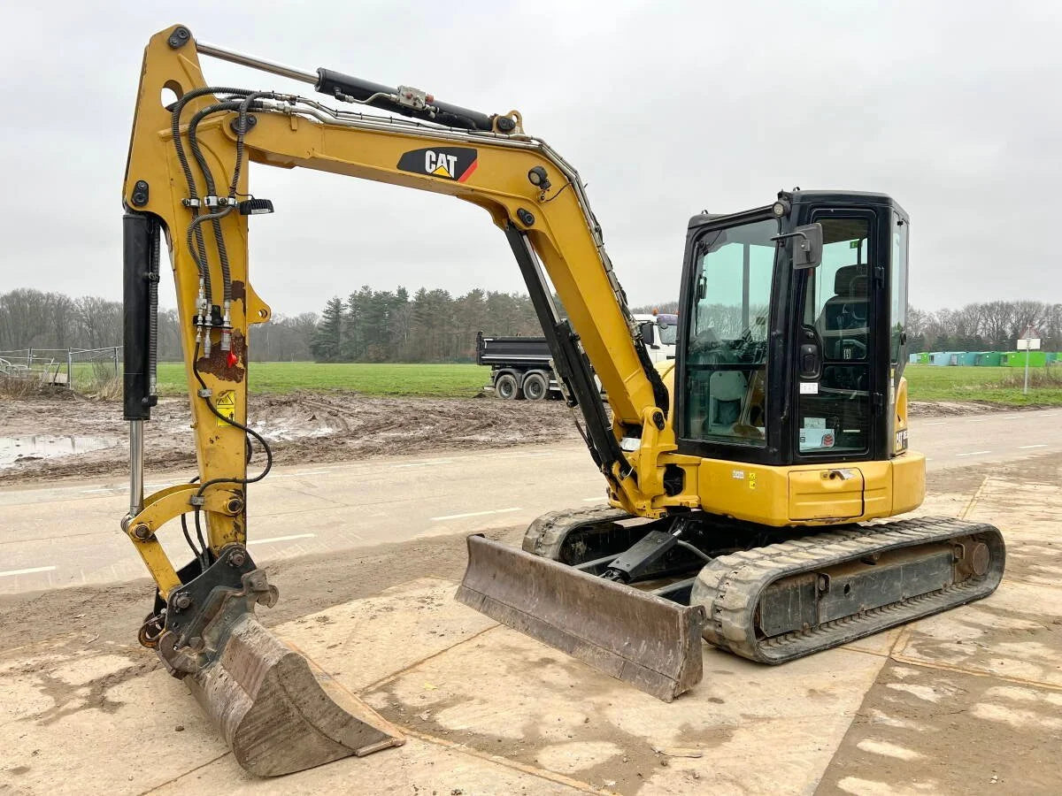 Miniexcavadora Caterpillar 305.5E2 CR de ocasión 5,2 t 2018 3 692 h