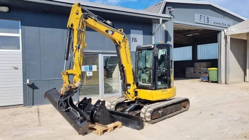 Miniexcavadora Caterpillar 305E2 de ocasión 5 t 2018 cabina cerrada 4 095 h