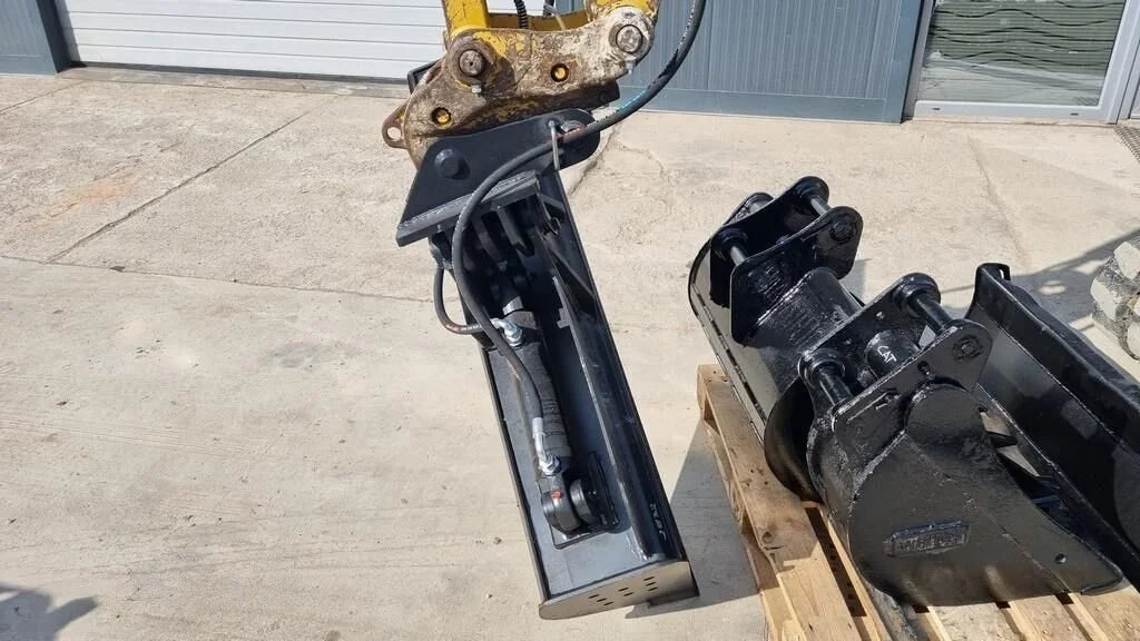 Miniexcavadora Caterpillar 305E2 de ocasión 5 t 2018 cabina cerrada 4 095 h