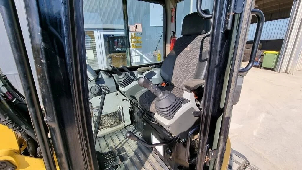 Miniexcavadora Caterpillar 305E2 de ocasión 5 t 2018 cabina cerrada 4 095 h