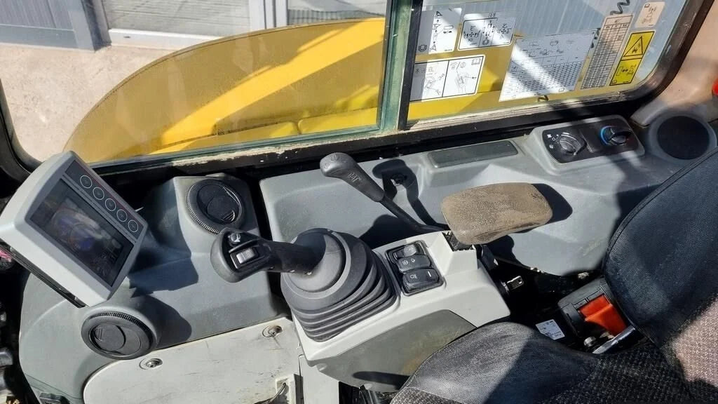 Miniexcavadora Caterpillar 305E2 de ocasión 5 t 2018 cabina cerrada 4 095 h