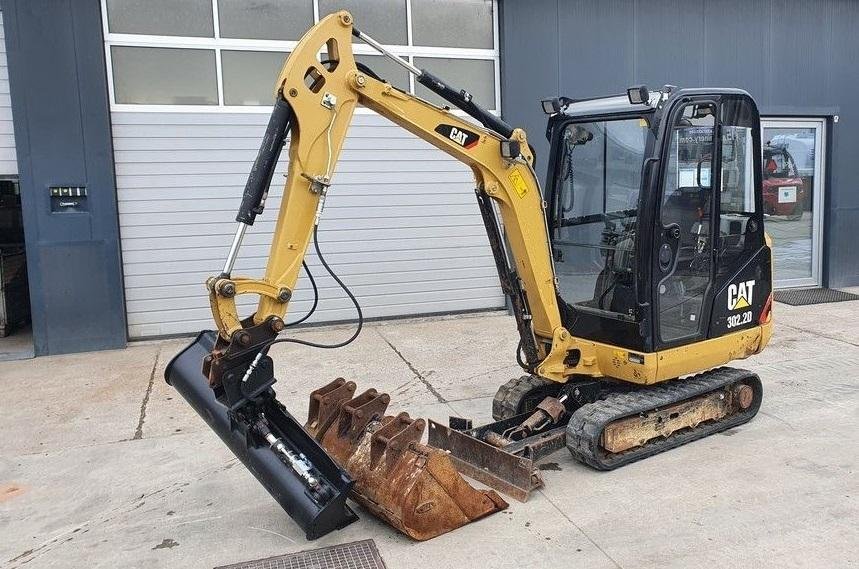 Caterpillar CAT 302.2D (2013) – Miniexcavadora 2,1T – 2 468 h – 3 Cucharas