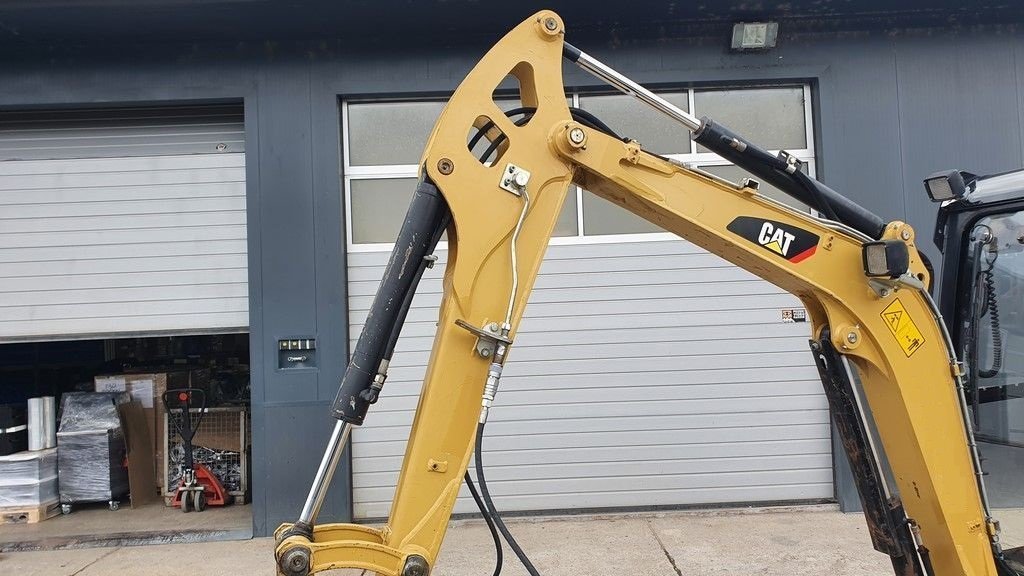 Caterpillar CAT 302.2D (2013) – Miniexcavadora 2,1T – 2 468 h – 3 Cucharas