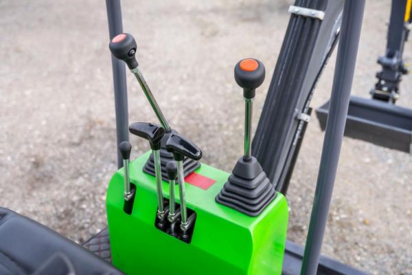 Miniexcavadora eléctrica de ocasión Compartec CT-B 12 Li 1,1 t 108 h