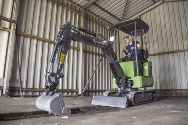 Miniexcavadora eléctrica de ocasión Compartec CT-B 12 Li 1,1 t 108 h