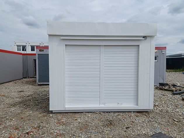Contenedor Bar 3,5 × 3,03 m – Persiana Frontal & Puerta Trasera, Listo para Servir