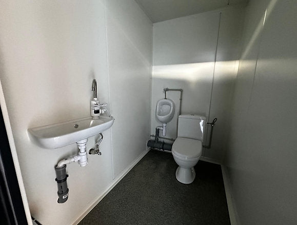 Contenedor Sanitario 2 Cabinas (243 × 174 × 246 cm) – Doble WC Autónomo para Obras y Eventos