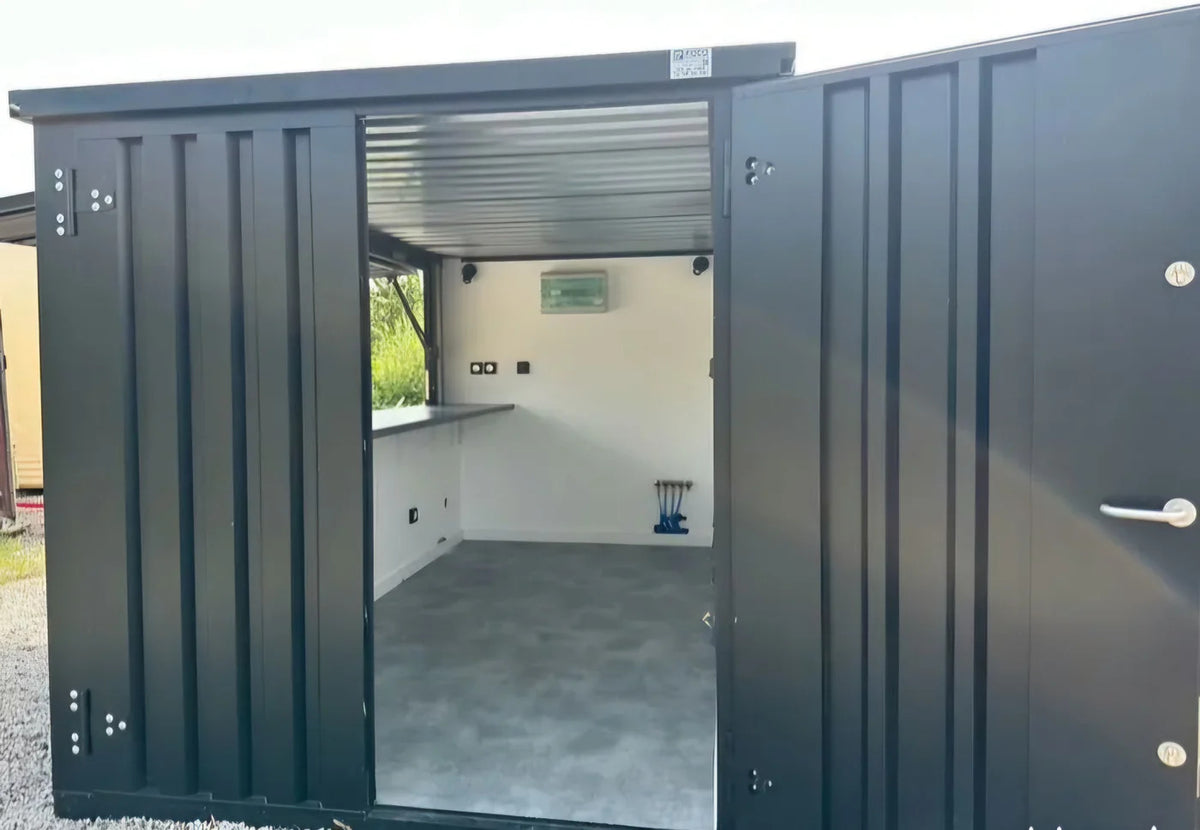 Contenedor convertido en bar/snack/guinguette 4x2m