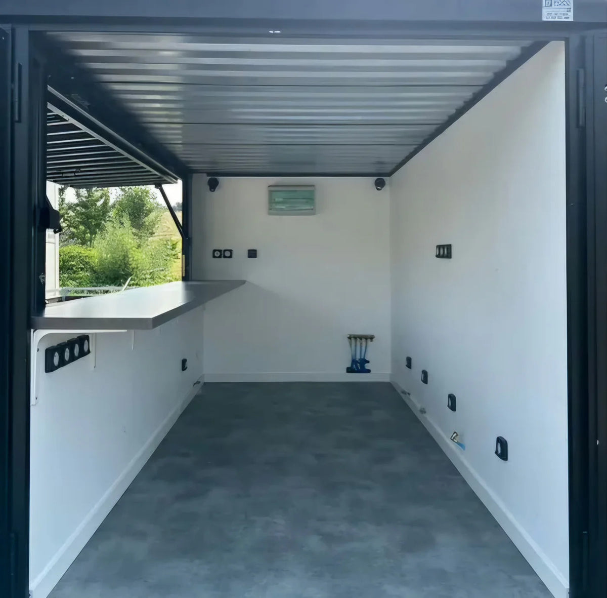 Contenedor convertido en bar/snack/guinguette 4x2m