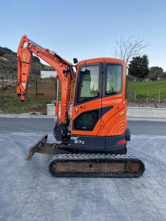 Miniexcavadora de ocasión Doosan DX 27 Z 2,8 t 2016 giro cero ZTS