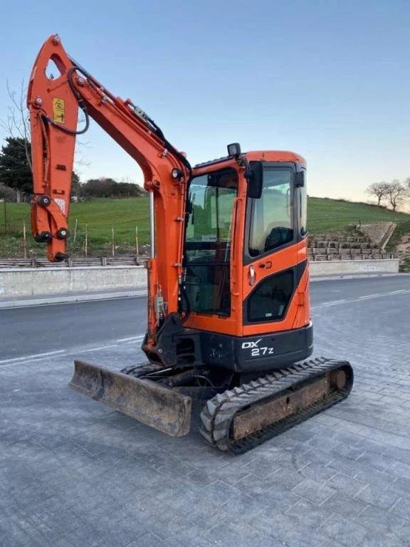 Miniexcavadora de ocasión Doosan DX 27 Z 2,8 t 2016 giro cero ZTS