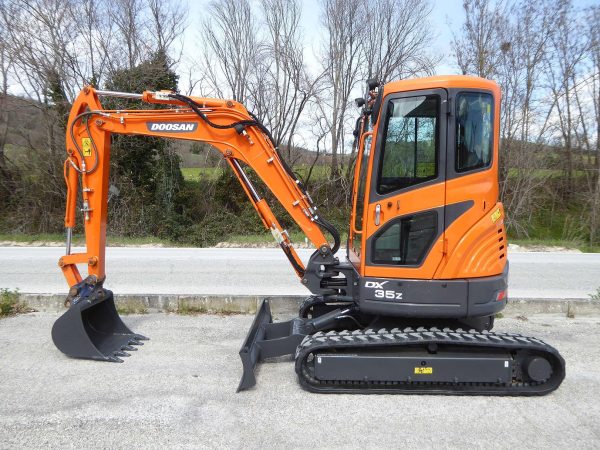 Miniexcavadora de ocasión Doosan DX35Z 3,7 t 2017 cabina 453 h ZTS