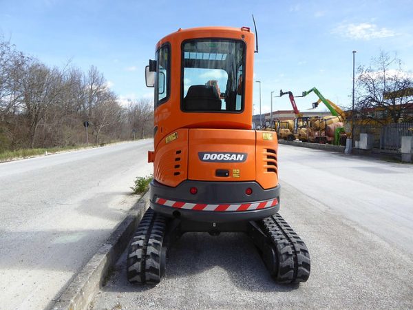Miniexcavadora de ocasión Doosan DX35Z 3,7 t 2017 cabina 453 h ZTS