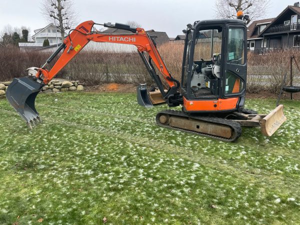 Miniexcavadora Hitachi ZX33U de ocasión 3,7 t 2015 cabina cerrada 1 480 h