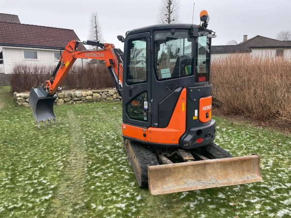 Miniexcavadora Hitachi ZX33U de ocasión 3,7 t 2015 cabina cerrada 1 480 h